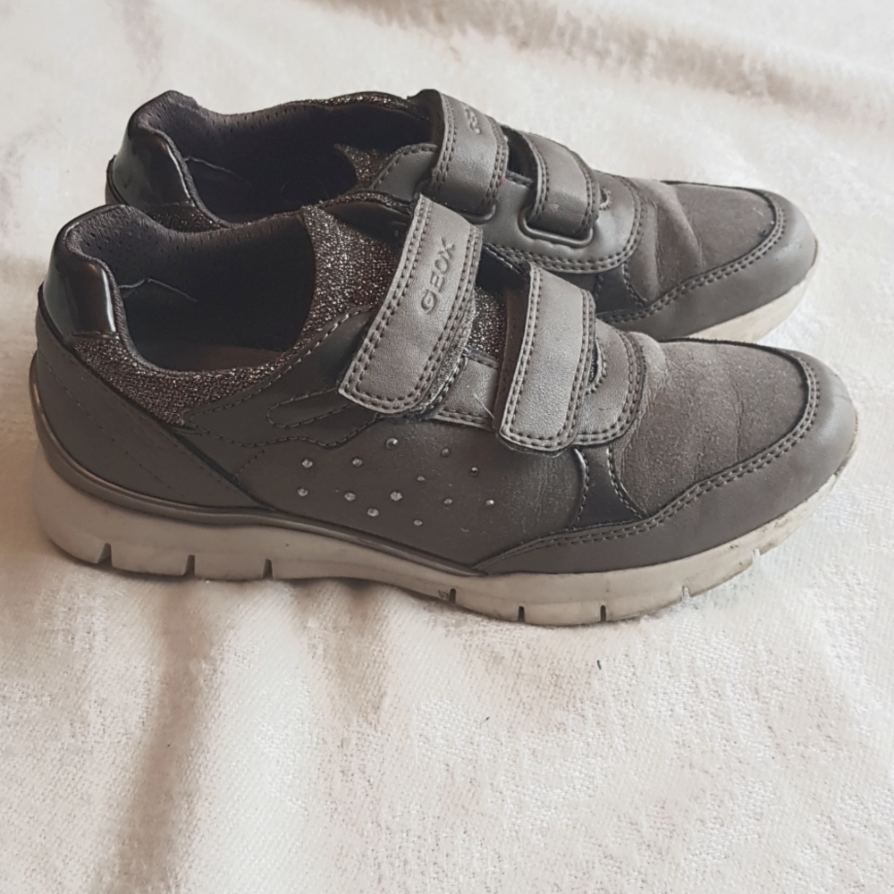 Geox sneakers in grey with rhinestones